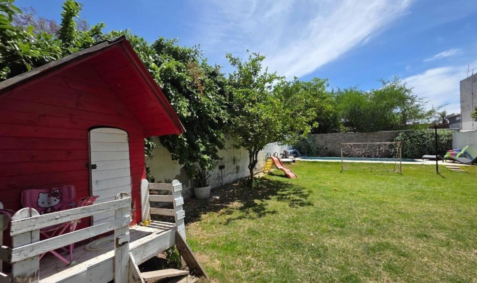 Colón Neighborhood | 4-bedroom house with an office, a pool, and a double garage