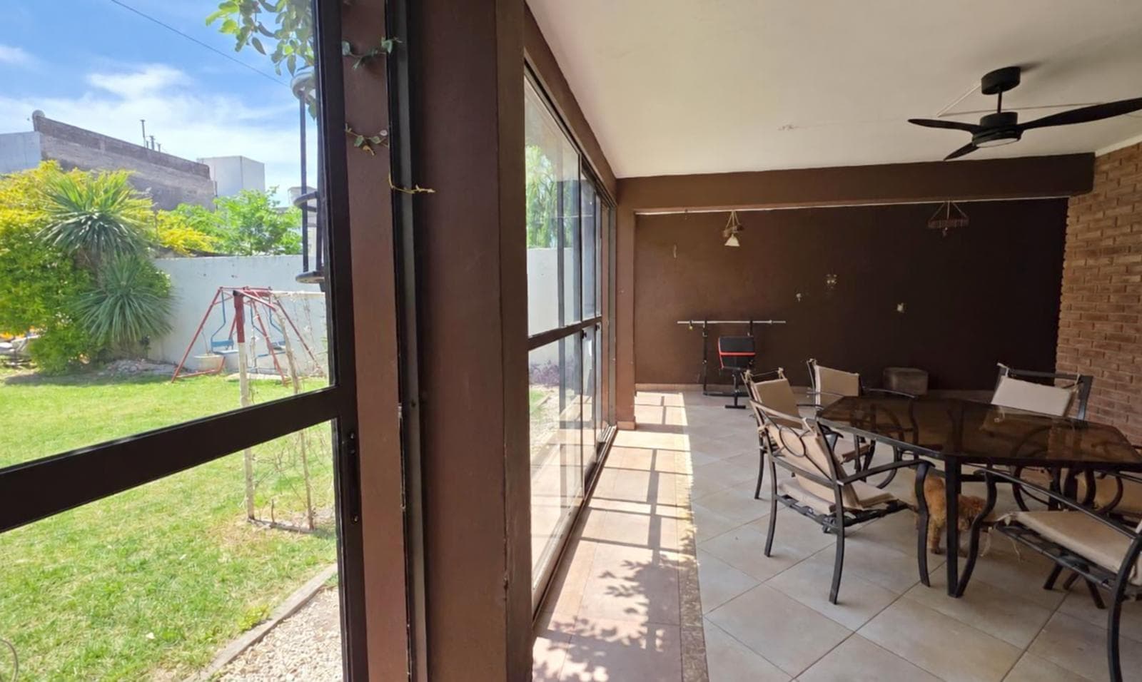 Colón Neighborhood | 4-bedroom house with an office, a pool, and a double garage