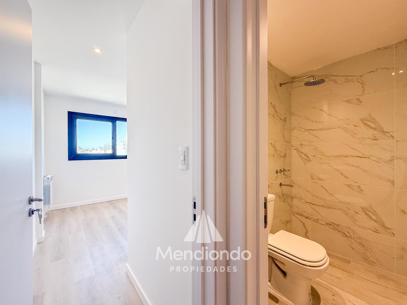 Brand-new 4-bedroom half-duplex apartment. Garage and terrace. Available IMMEDIATELY in Plaza Mitre.