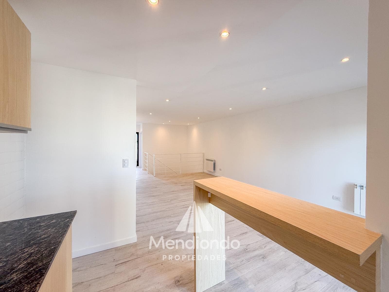 Brand-new 4-bedroom half-duplex apartment. Garage and terrace. Available IMMEDIATELY in Plaza Mitre.