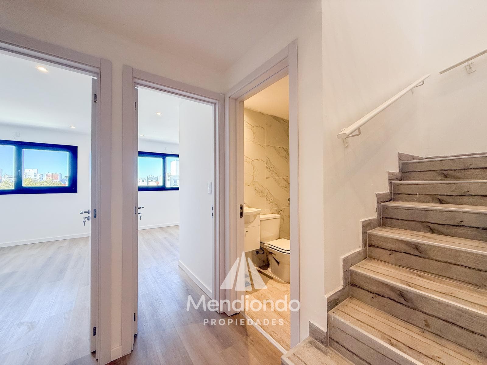 Brand-new 4-bedroom half-duplex apartment. Garage and terrace. Available IMMEDIATELY in Plaza Mitre.