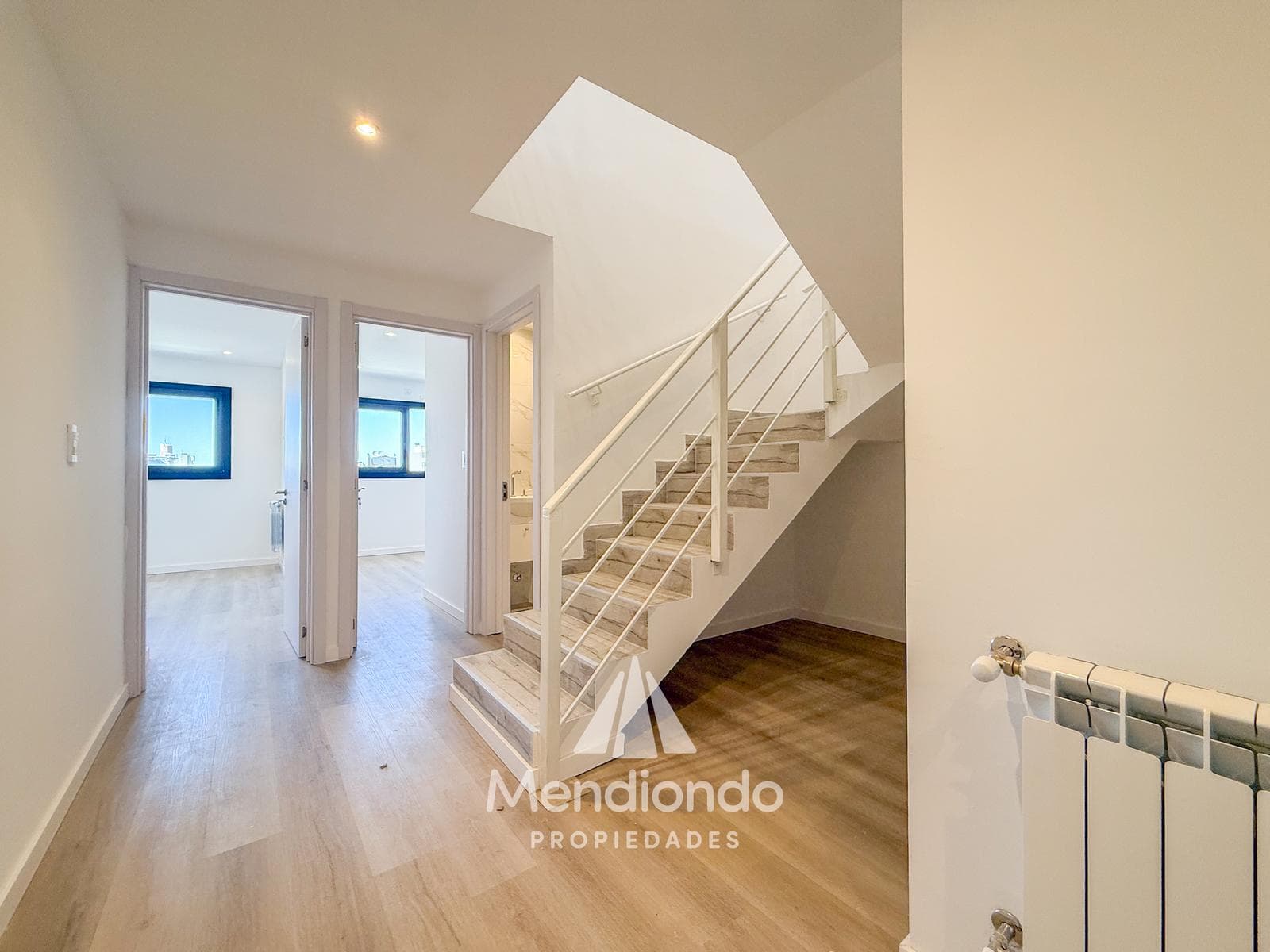 Brand-new 4-bedroom half-duplex apartment. Garage and terrace. Available IMMEDIATELY in Plaza Mitre.