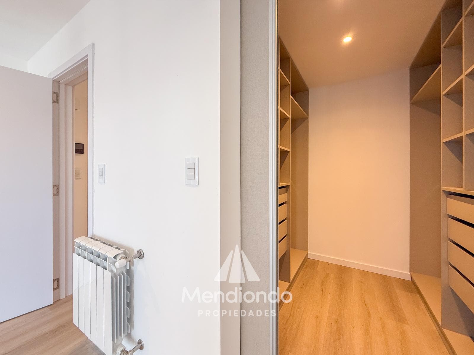 Brand-new 4-bedroom half-duplex apartment. Garage and terrace. Available IMMEDIATELY in Plaza Mitre.
