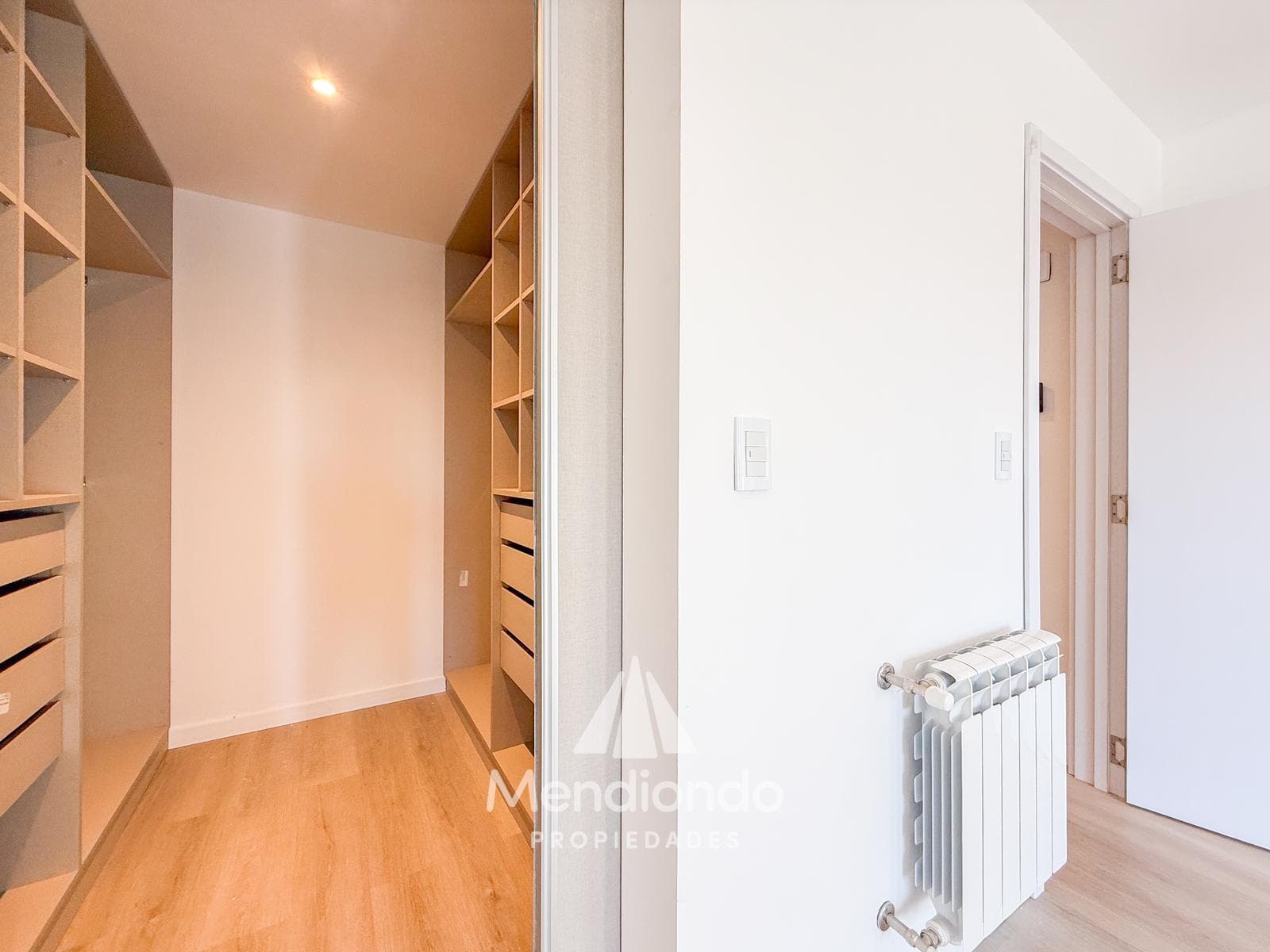 Brand-new 3-bedroom half-duplex apartment. Garage and terrace. Available IMMEDIATELY in Plaza Mitre.