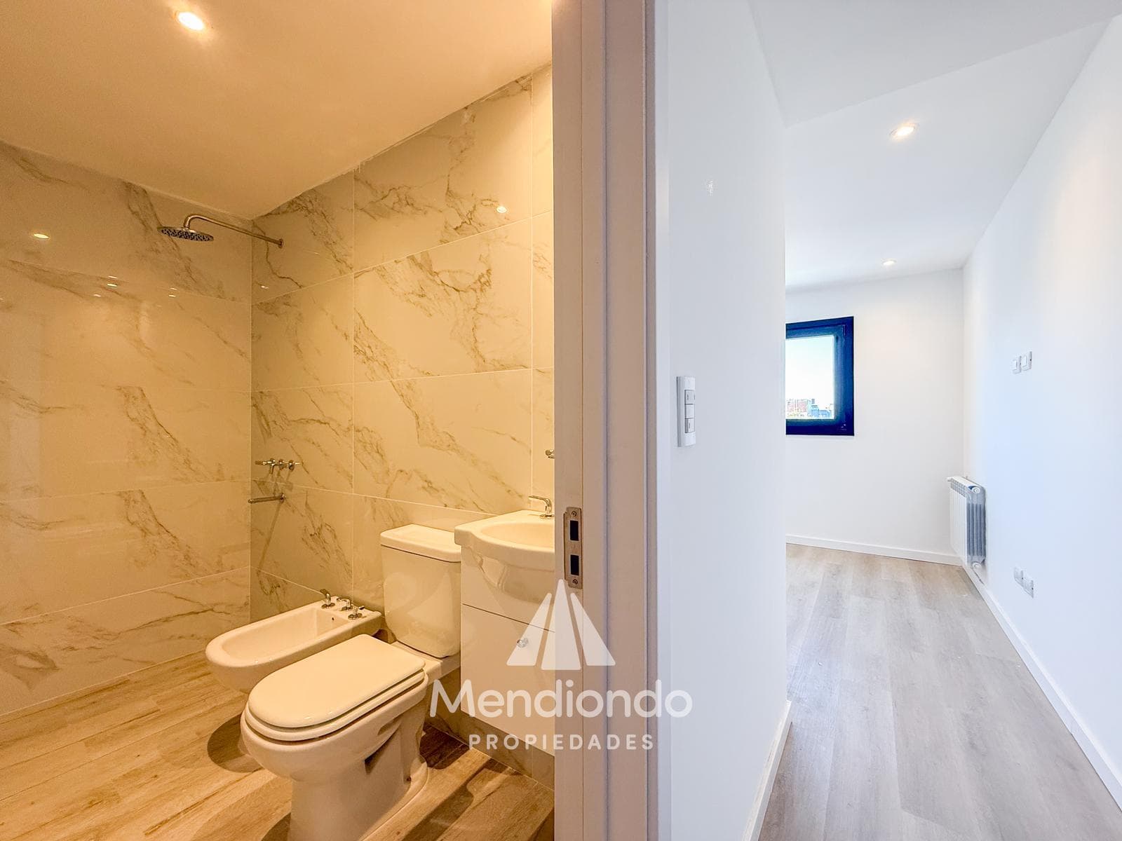 Brand-new 3-bedroom half-duplex apartment. Garage and terrace. Available IMMEDIATELY in Plaza Mitre.