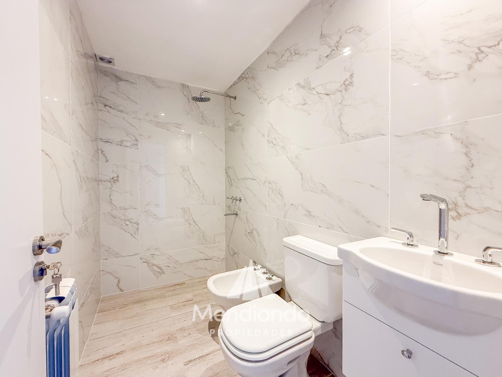 Brand-new 3-bedroom half-duplex apartment. Garage and terrace. Available IMMEDIATELY in Plaza Mitre.