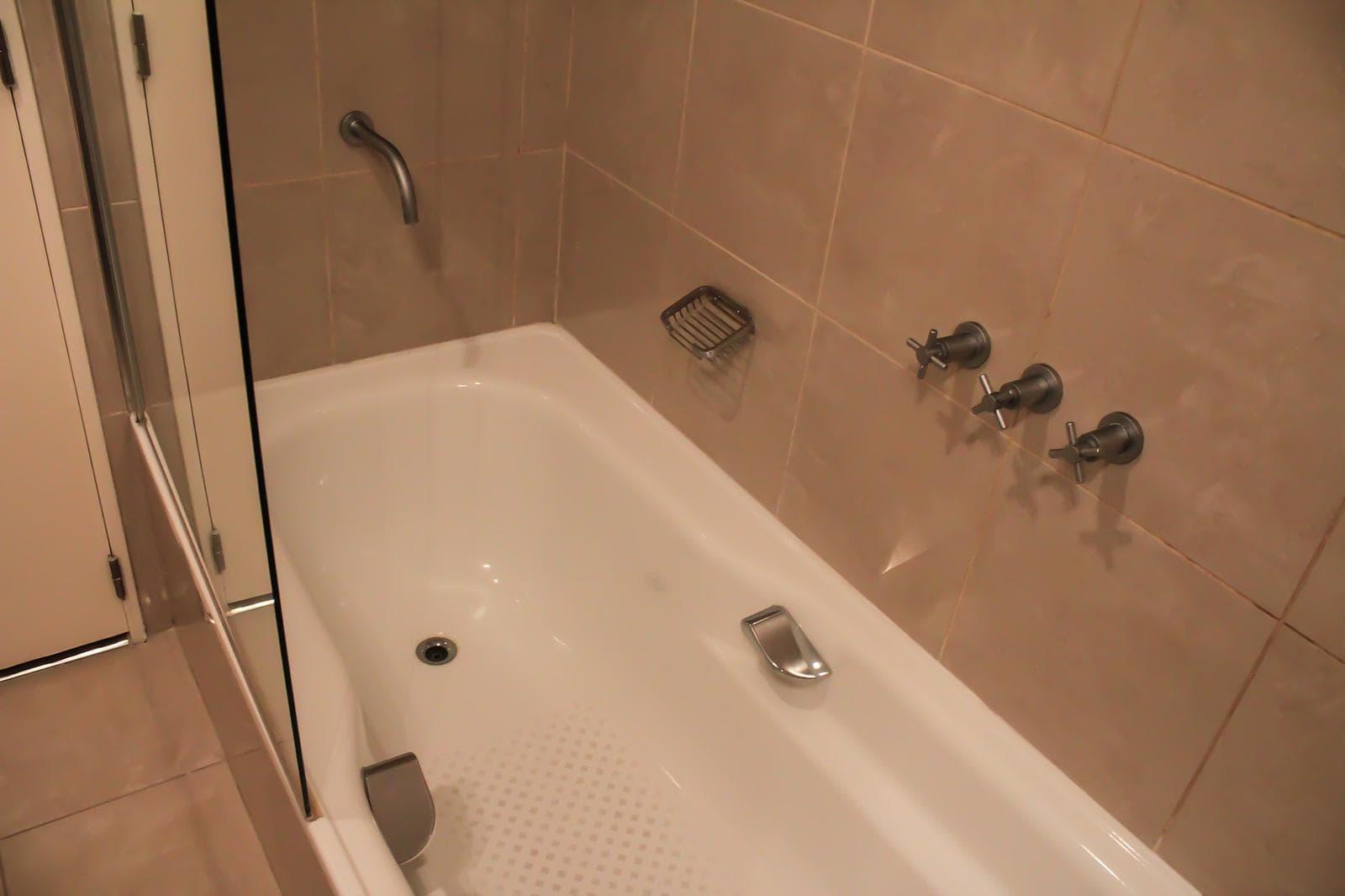 Departamento en Alquiler de 4 ambientes amoblado con cochera en Puerto Madero !!!Impecable estado