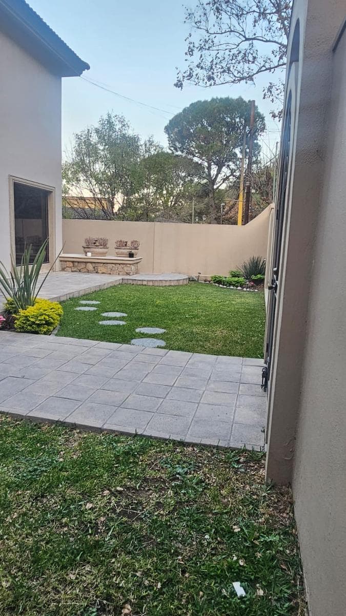 HOME FOR SALE IN VILLA MONTAÑA