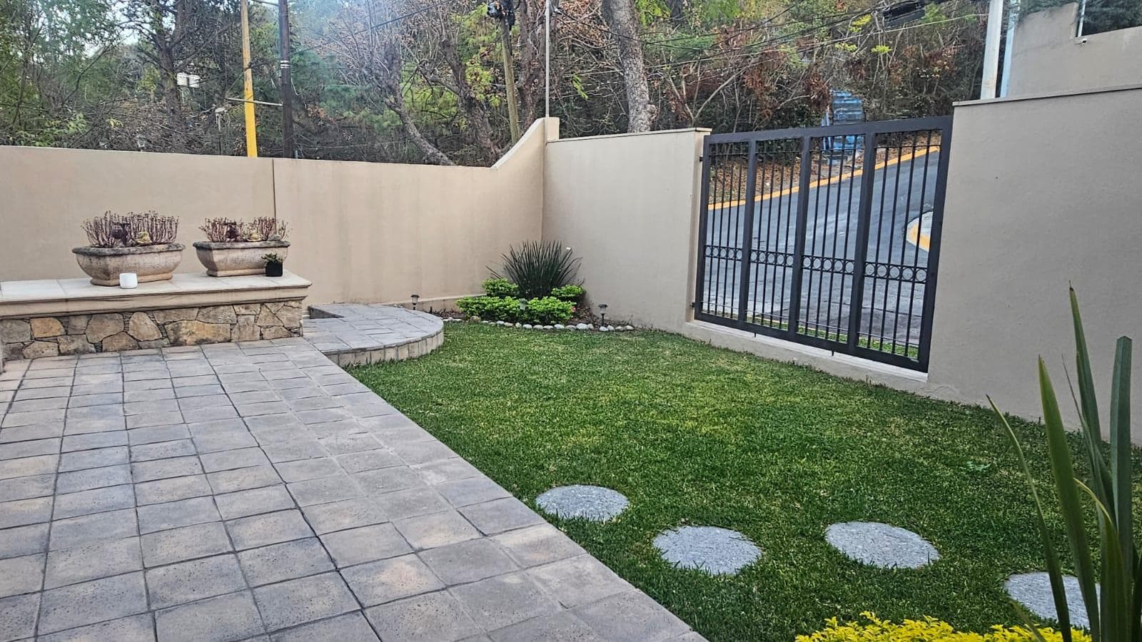 HOME FOR SALE IN VILLA MONTAÑA