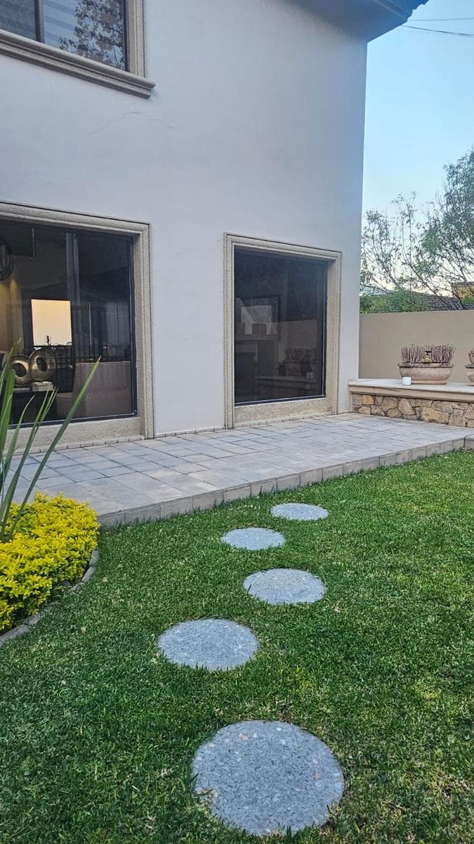 HOME FOR SALE IN VILLA MONTAÑA