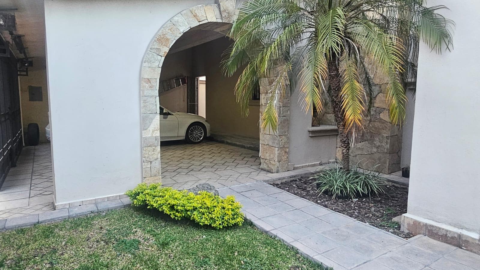HOME FOR SALE IN VILLA MONTAÑA