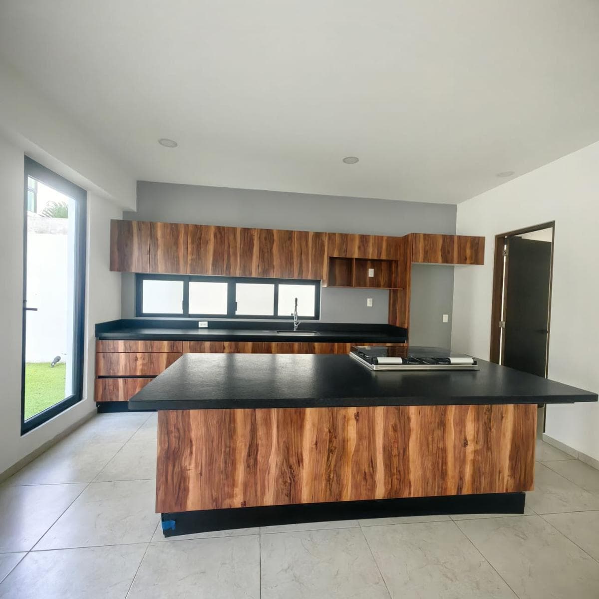 Casa en Renta, 4 Recámaras una en Planta Baja, Piscina, Av. Huayacán, Aqua by Cumbres, Cancún