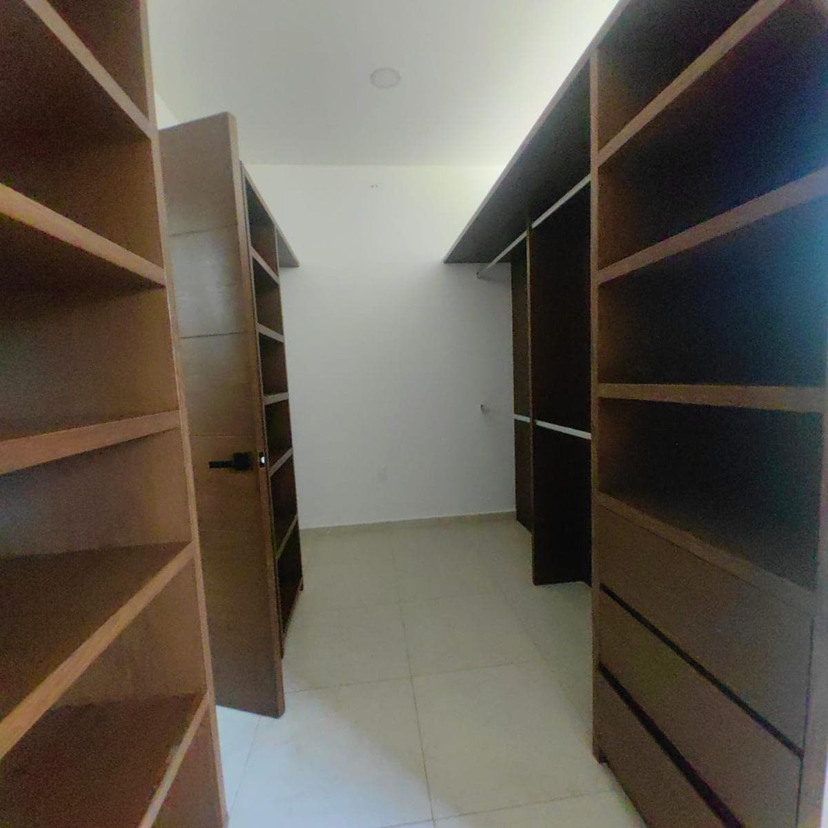 Casa en Renta, 4 Recámaras una en Planta Baja, Piscina, Av. Huayacán, Aqua by Cumbres, Cancún