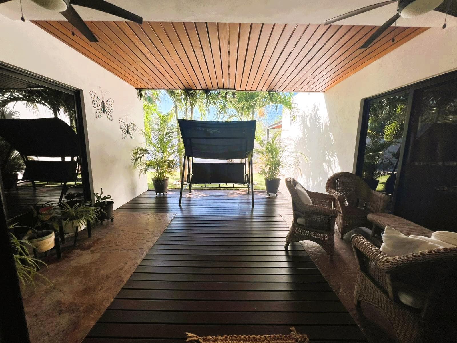 Beautiful Single-Story Home with Solar Panels in Blue Cedar North, Mérida