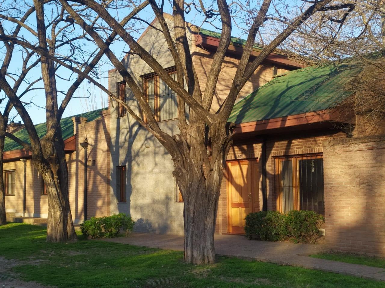 5-room house for sale in Florencio Varela with a pool; mortgage financing available
