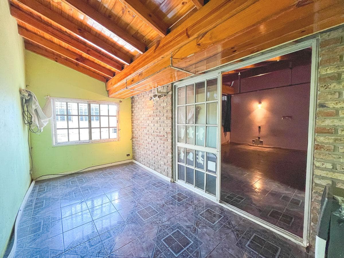 House and Storage Unit in Almagro