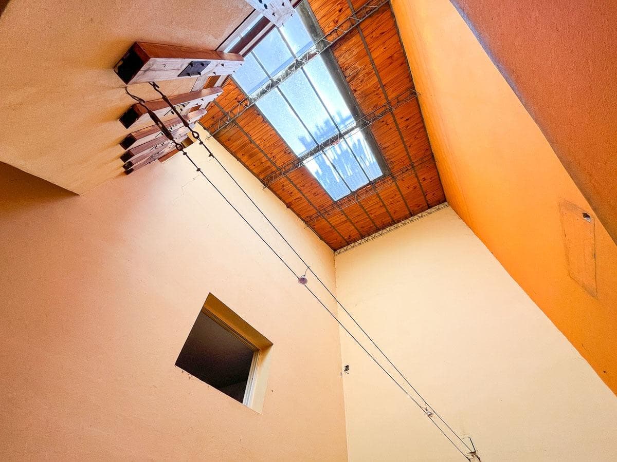 House and Storage Unit in Almagro