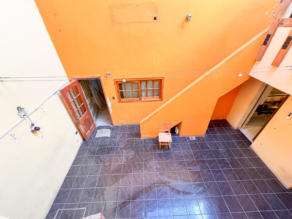 House and Storage Unit in Almagro