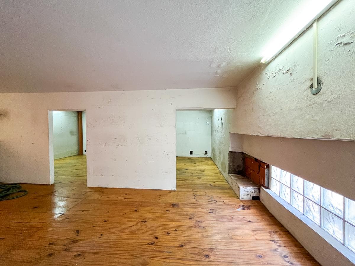 House and Storage Unit in Almagro