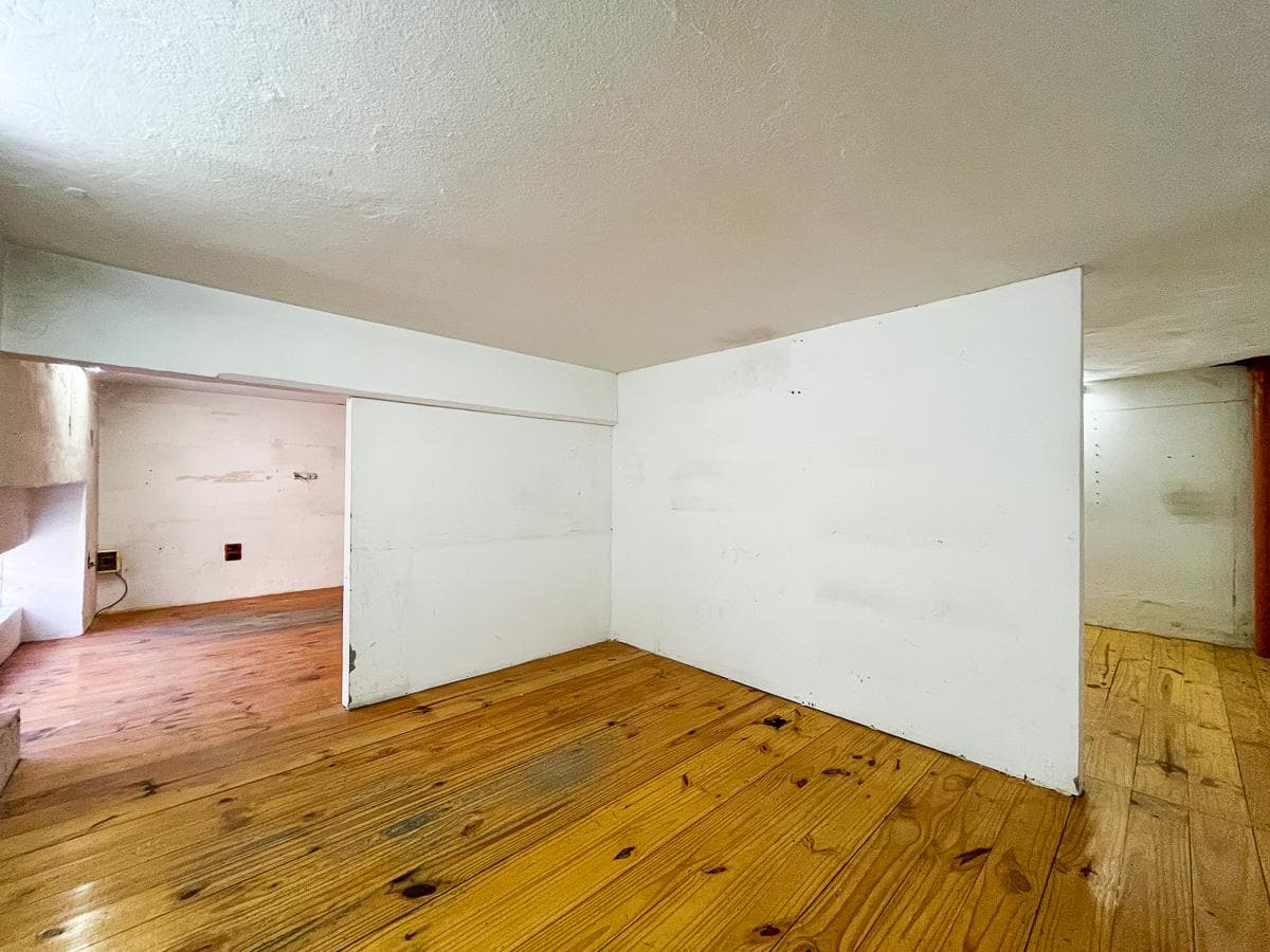 House and Storage Unit in Almagro
