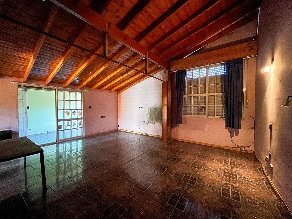 House and Storage Unit in Almagro