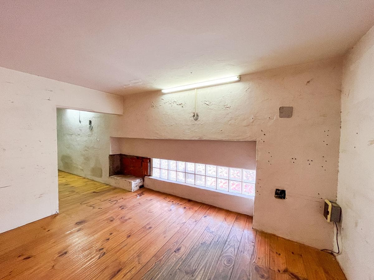 House and Storage Unit in Almagro