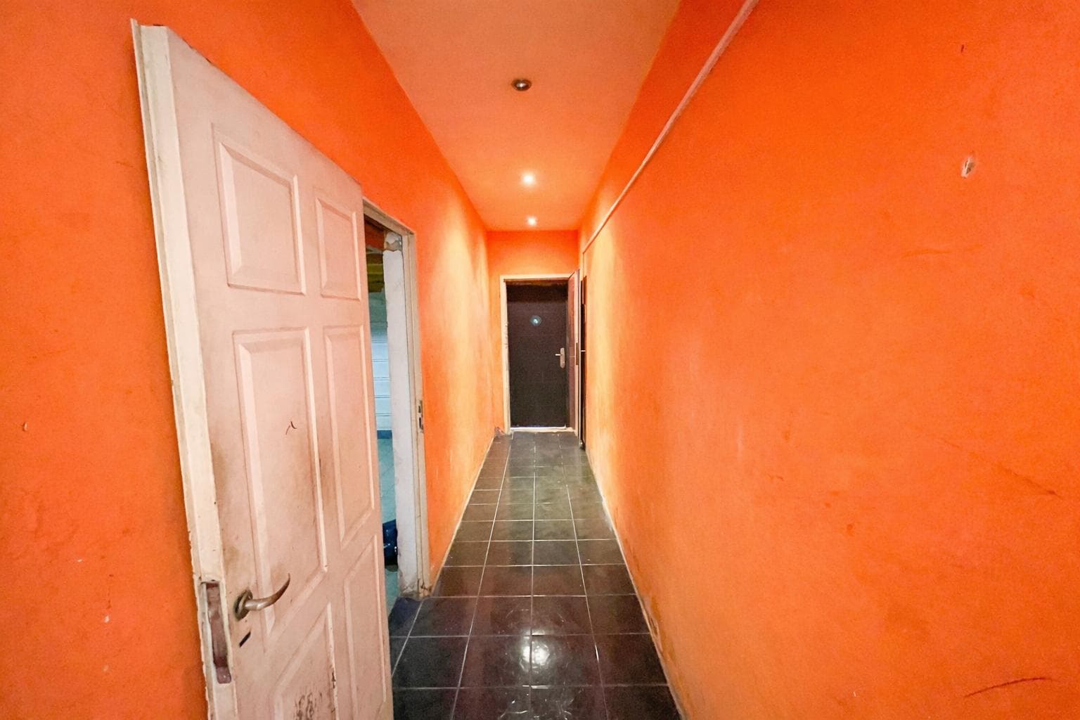 House and Storage Unit in Almagro