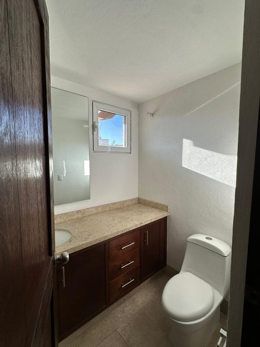 Casa con 3 Recámaras frente a Casa Club en Mayorazgo La Rioja