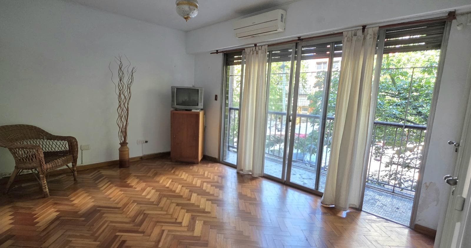 Olivera 62: 3-bedroom townhouse facing the street, balcony, terrace