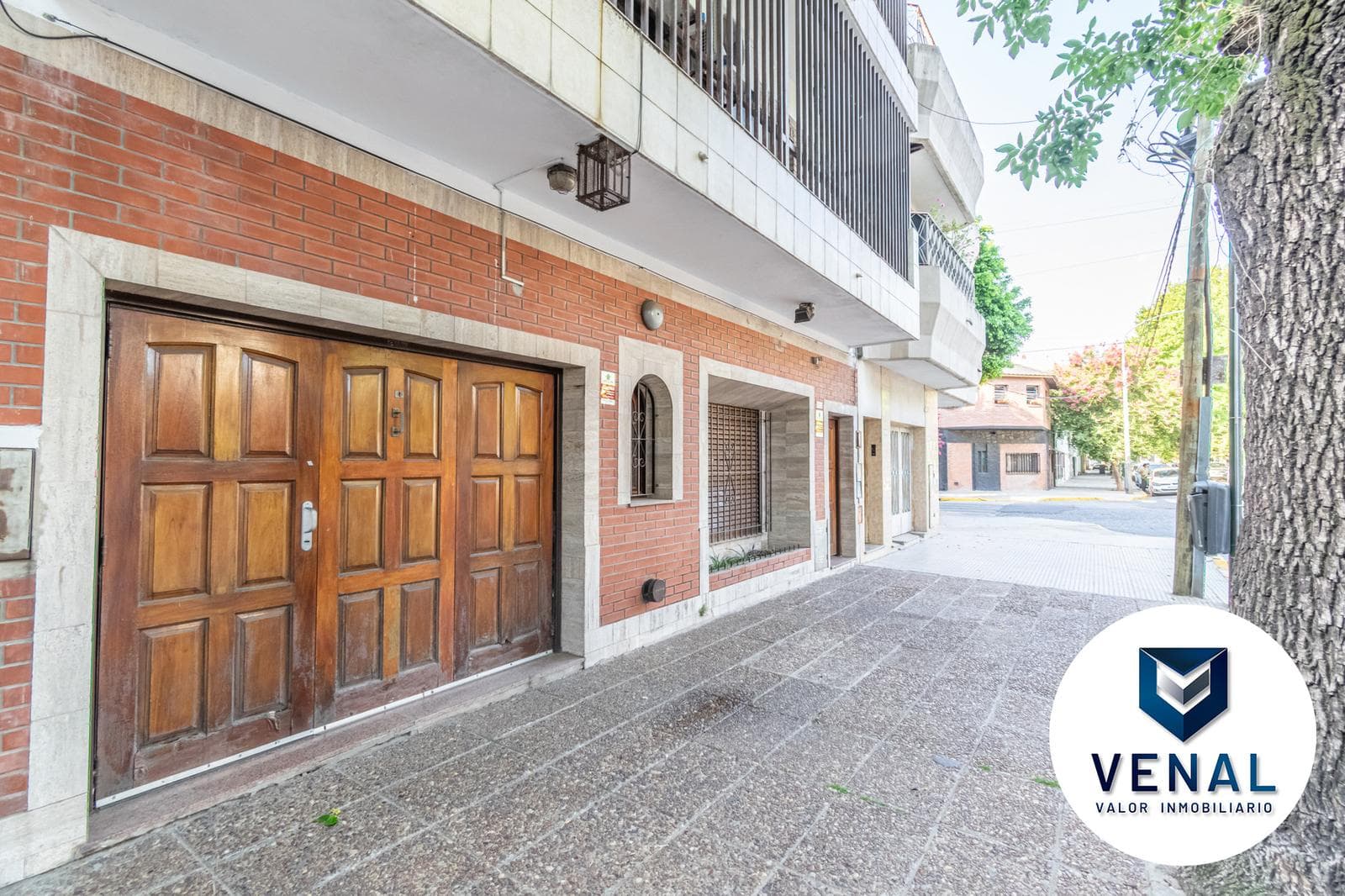 For Sale: Commercial or Residential House—6 rooms, 5 bedrooms, 3 full bathrooms, 3 stories