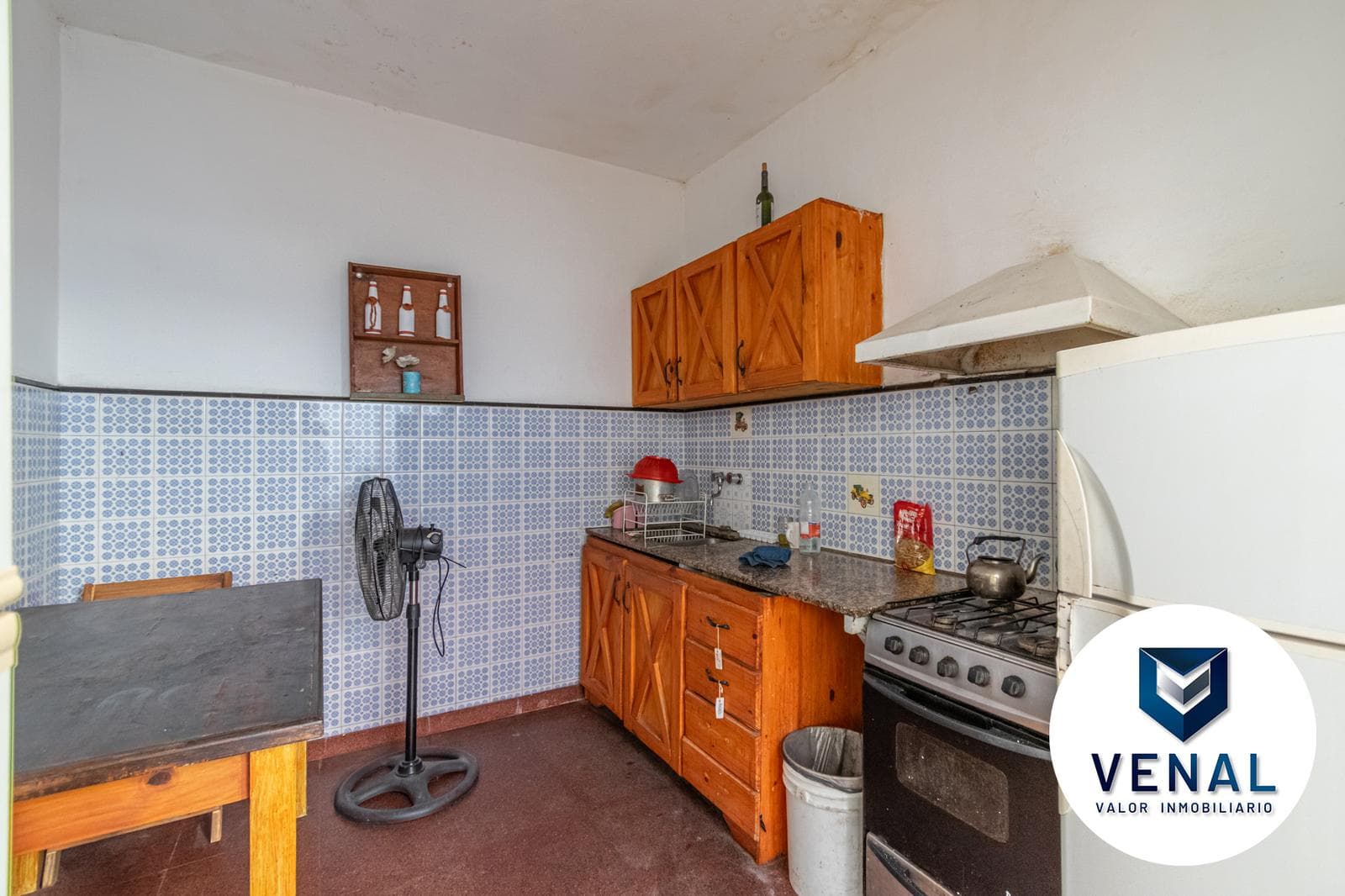 For Sale: Commercial or Residential House—6 rooms, 5 bedrooms, 3 full bathrooms, 3 stories