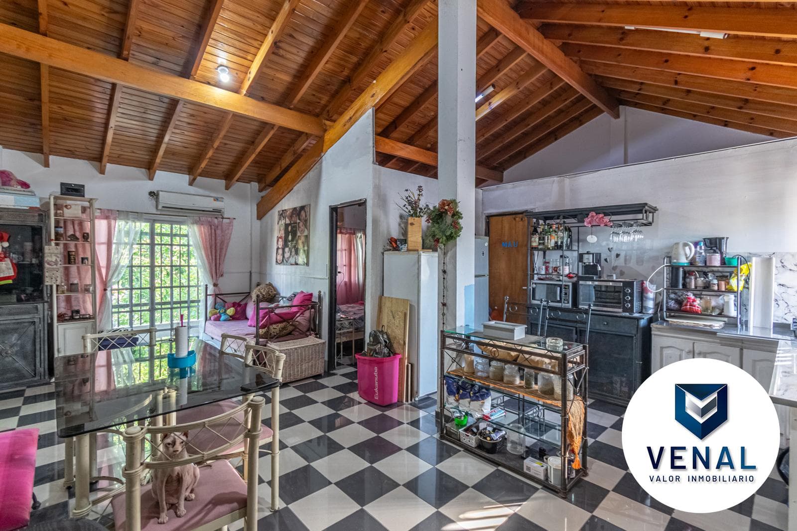 For Sale: Commercial or Residential House—6 rooms, 5 bedrooms, 3 full bathrooms, 3 stories