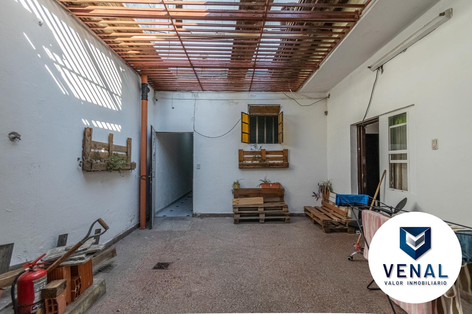 For Sale: Commercial or Residential House—6 rooms, 5 bedrooms, 3 full bathrooms, 3 stories