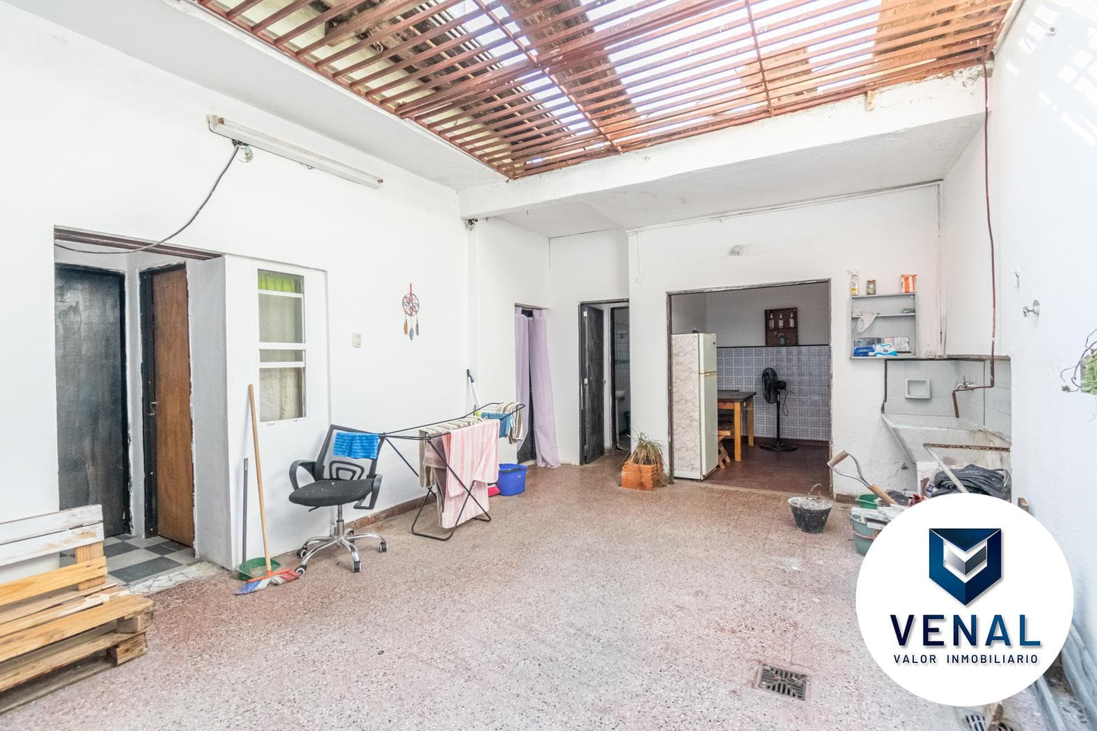 For Sale: Commercial or Residential House—6 rooms, 5 bedrooms, 3 full bathrooms, 3 stories