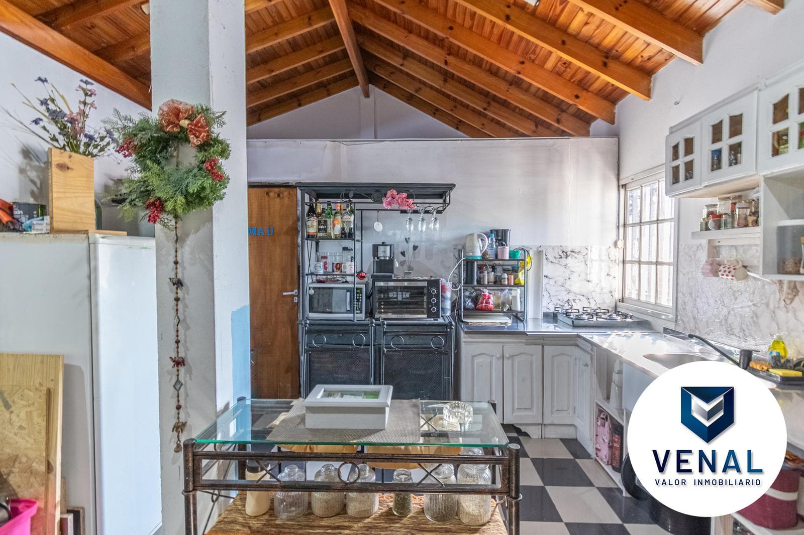 For Sale: Commercial or Residential House—6 rooms, 5 bedrooms, 3 full bathrooms, 3 stories
