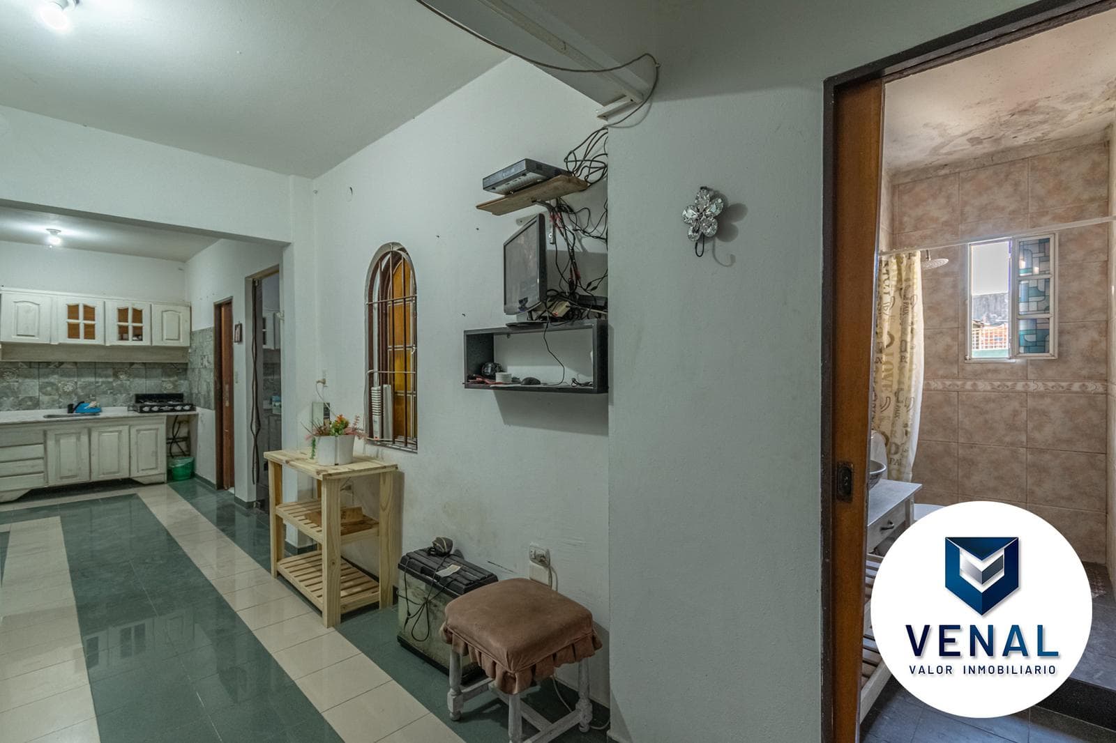 For Sale: Commercial or Residential House—6 rooms, 5 bedrooms, 3 full bathrooms, 3 stories