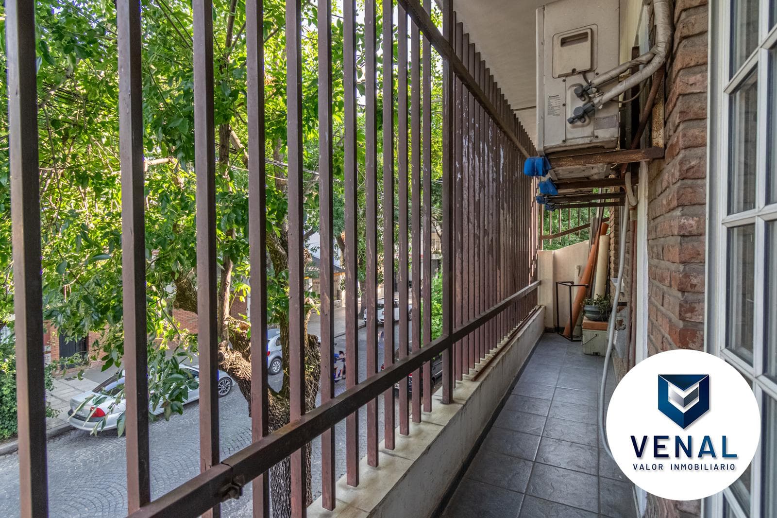 For Sale: Commercial or Residential House—6 rooms, 5 bedrooms, 3 full bathrooms, 3 stories