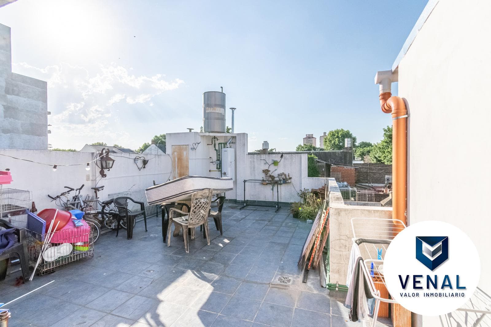 For Sale: Commercial or Residential House—6 rooms, 5 bedrooms, 3 full bathrooms, 3 stories
