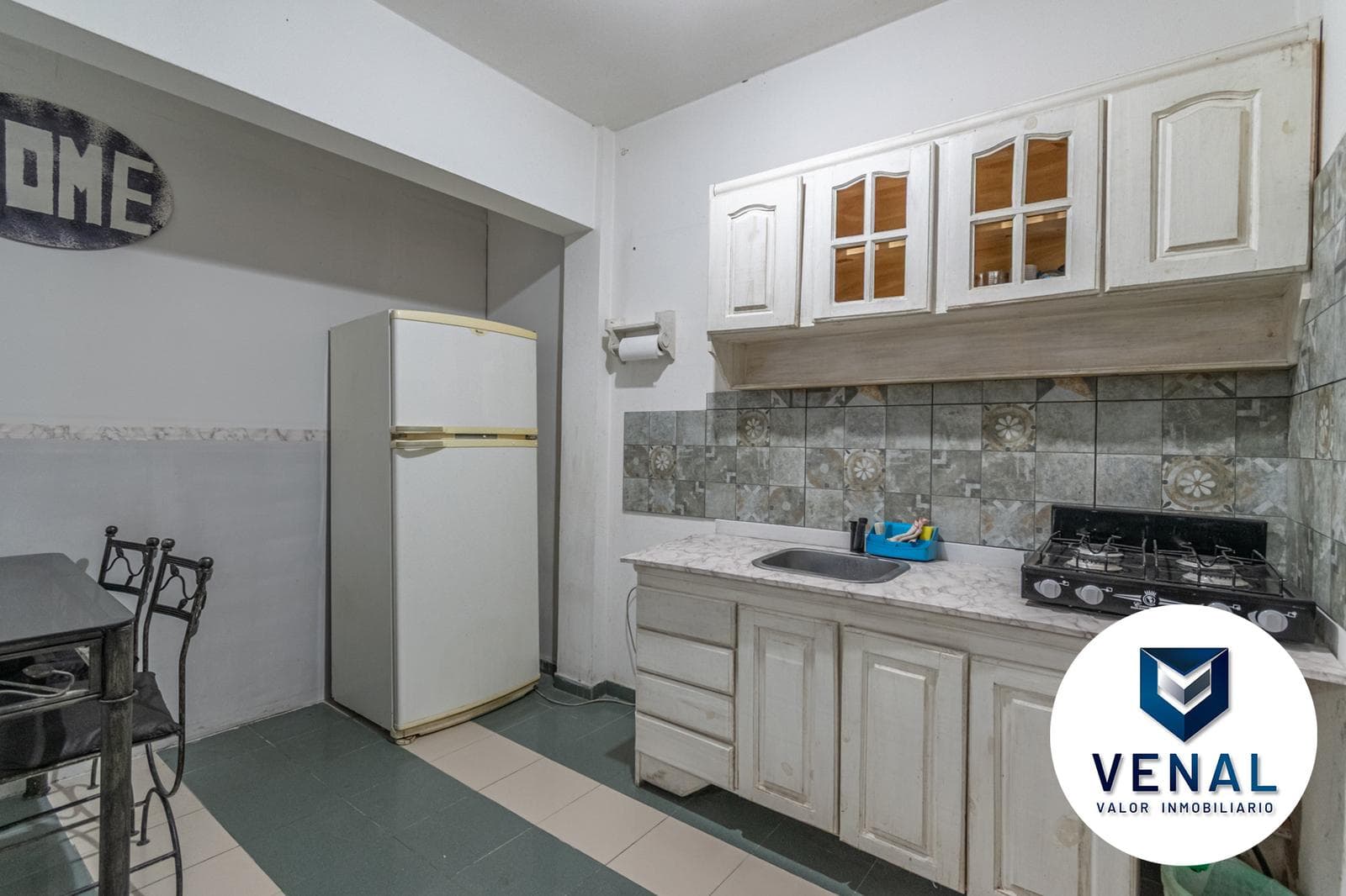 For Sale: Commercial or Residential House—6 rooms, 5 bedrooms, 3 full bathrooms, 3 stories
