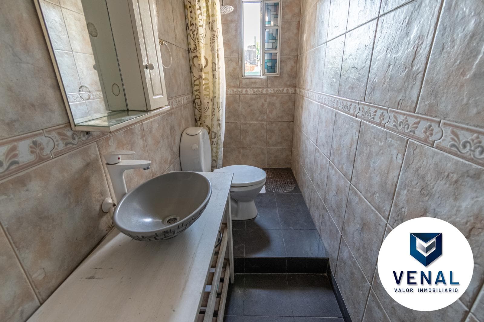 For Sale: Commercial or Residential House—6 rooms, 5 bedrooms, 3 full bathrooms, 3 stories