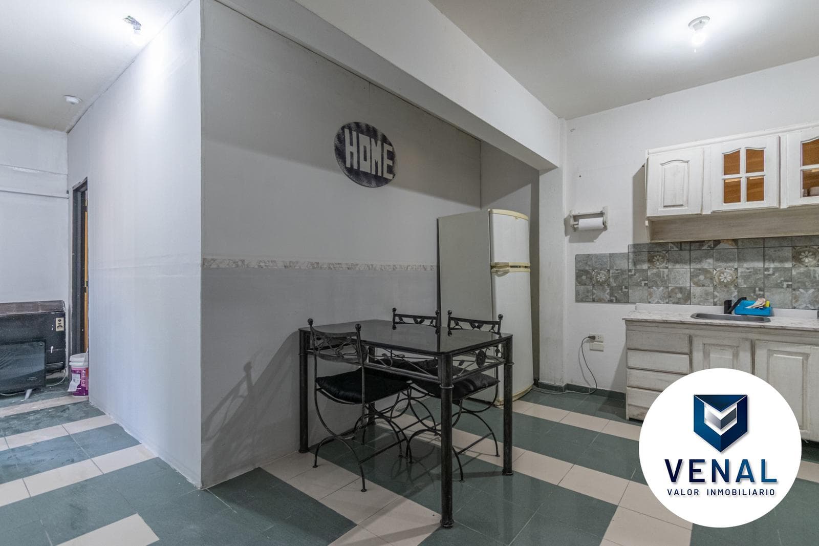 For Sale: Commercial or Residential House—6 rooms, 5 bedrooms, 3 full bathrooms, 3 stories