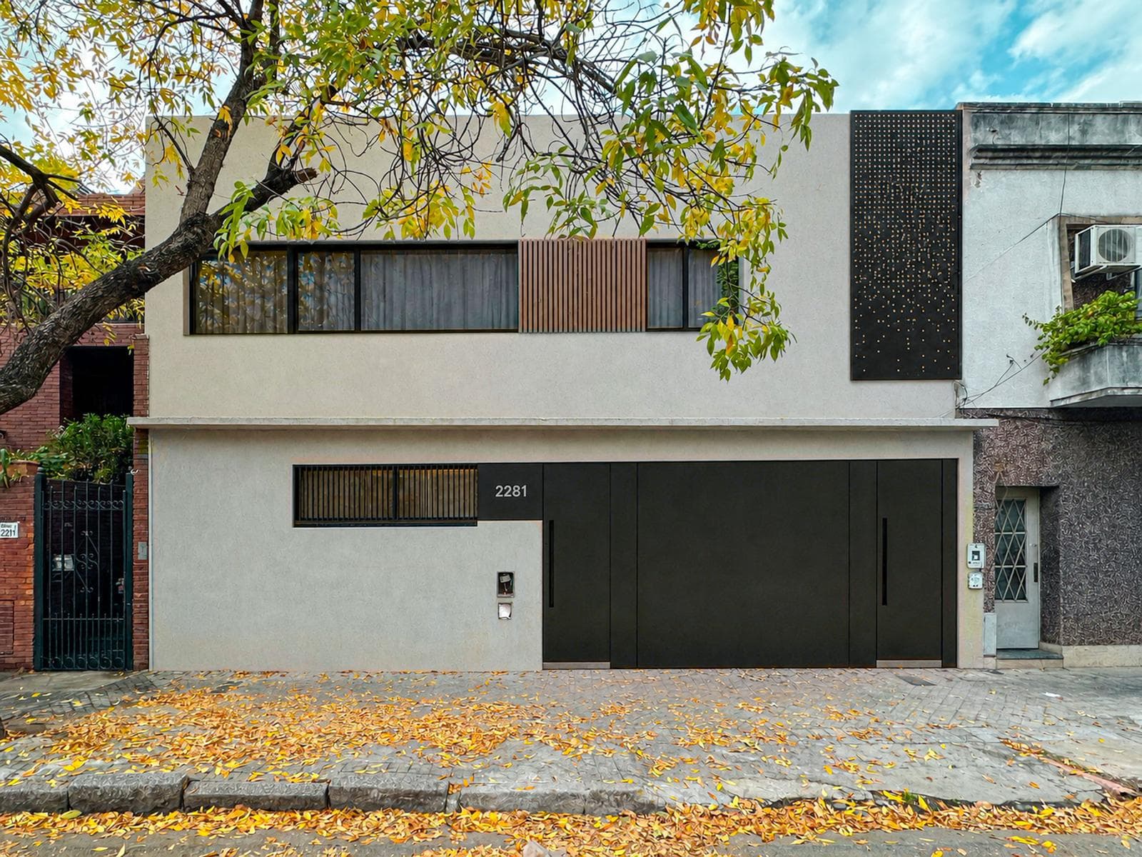 3-bedroom house with a pool and garage in Abasto
