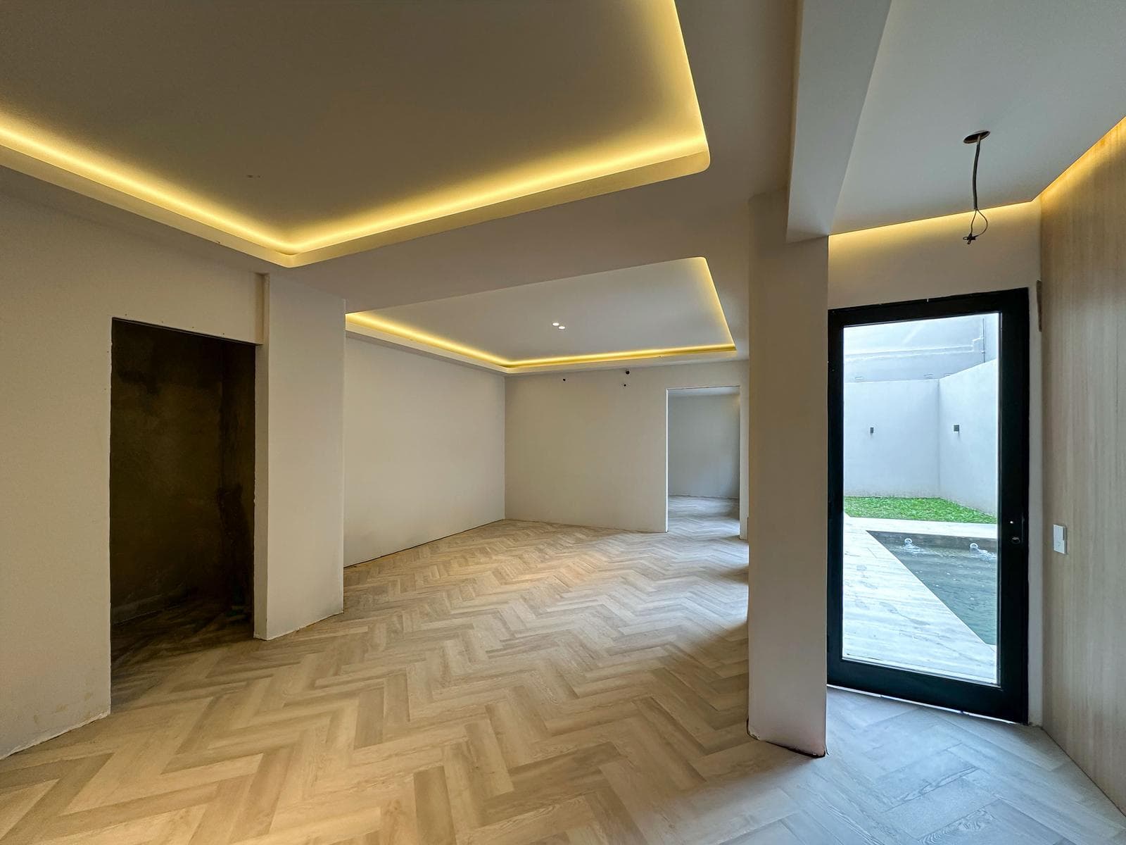 3-bedroom house with a pool and garage in Abasto