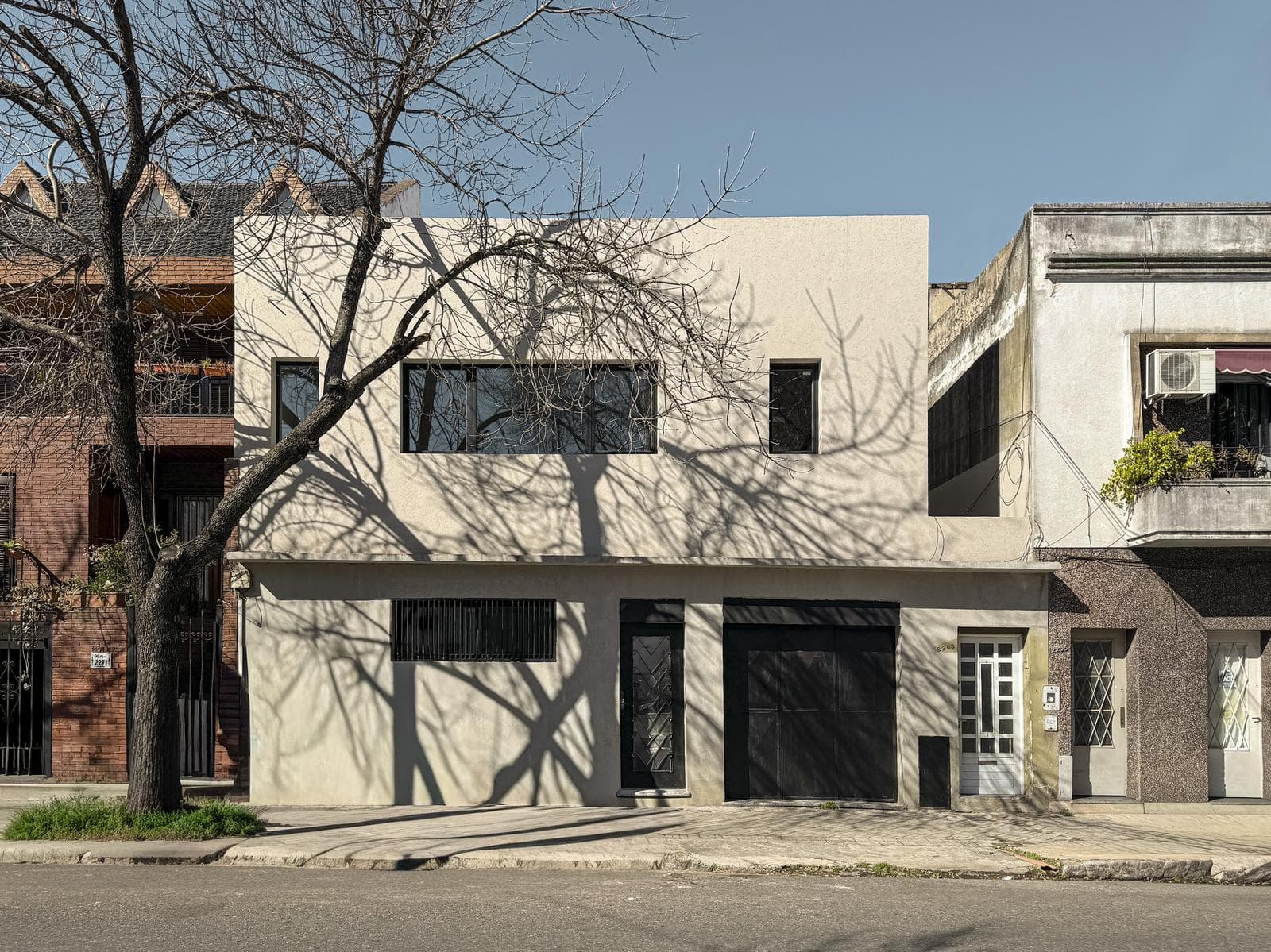 4-bedroom house with a pool and garage in Abasto