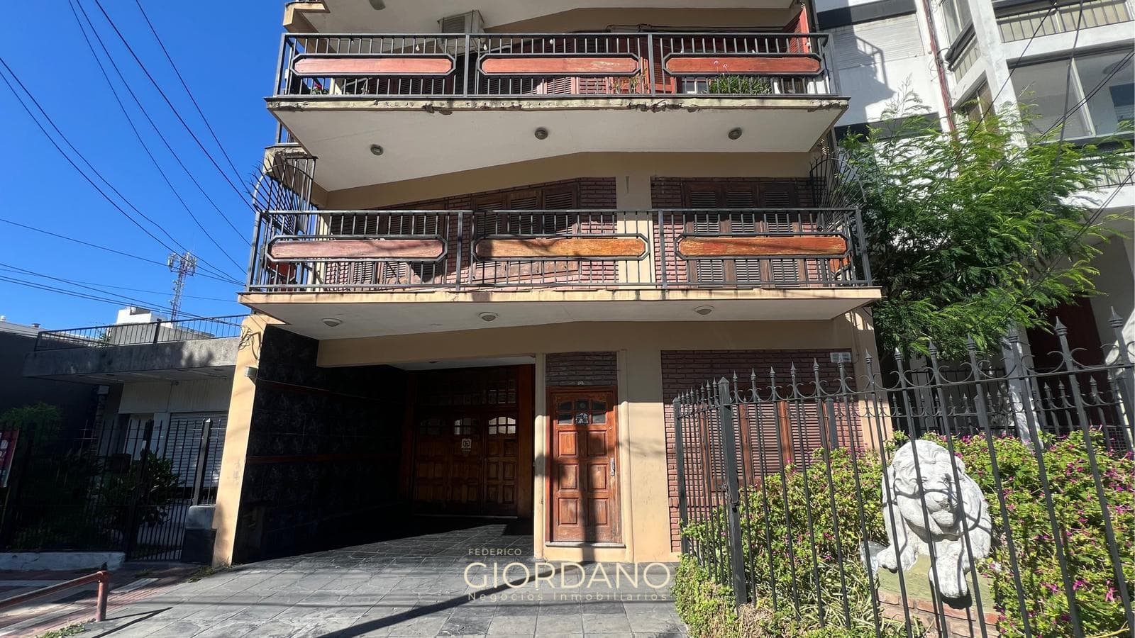 3-ROOM APARTMENT FOR SALE WITH 2 PARKING SPACES – QUALIFIES FOR A LOAN | ACROSS FROM WILDE STATION