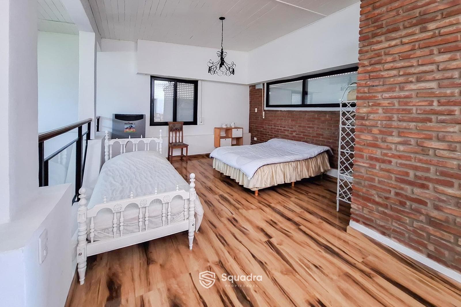 FOR SALE | TRADE - 4-bedroom house with a park, barbecue area, and pool. Funes.