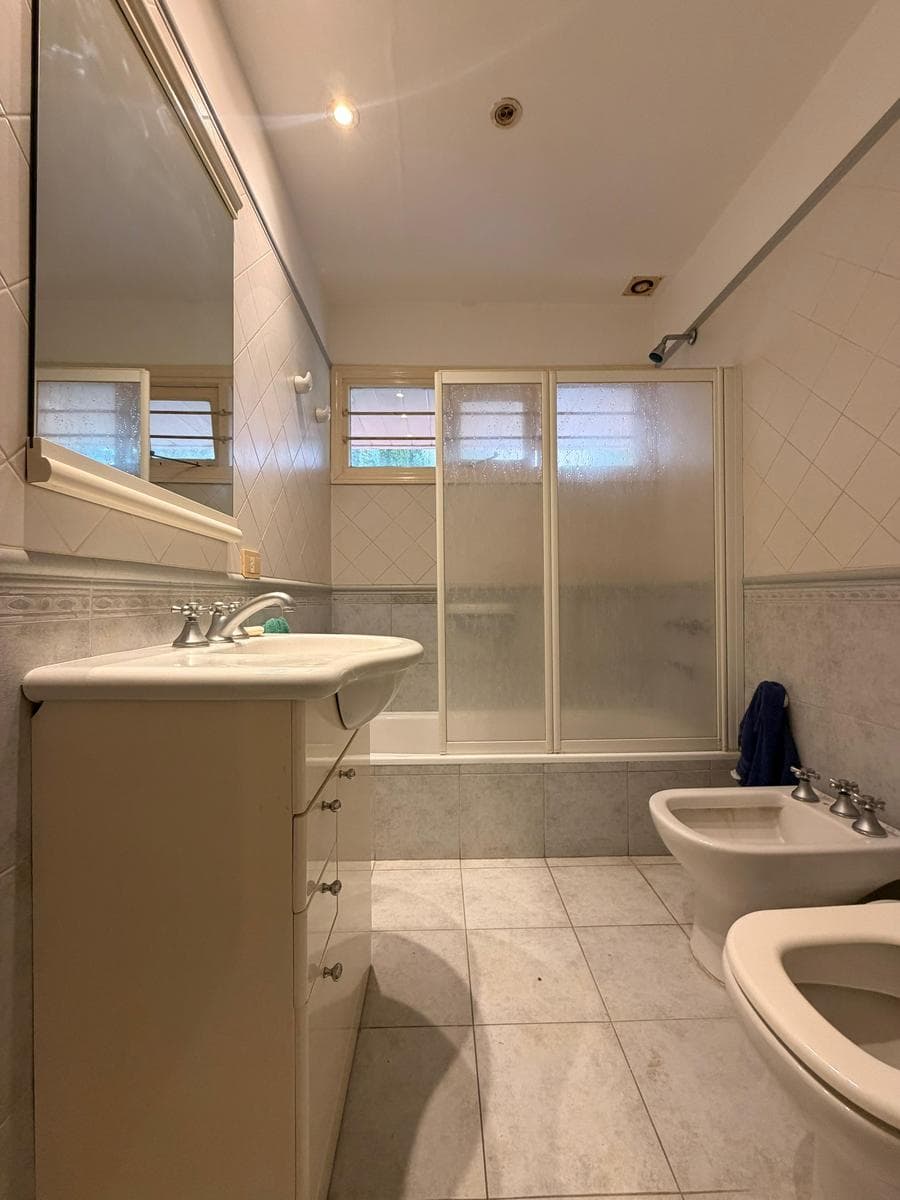 Casa en Divino Rostro 6 ambientes con quincho y piscina