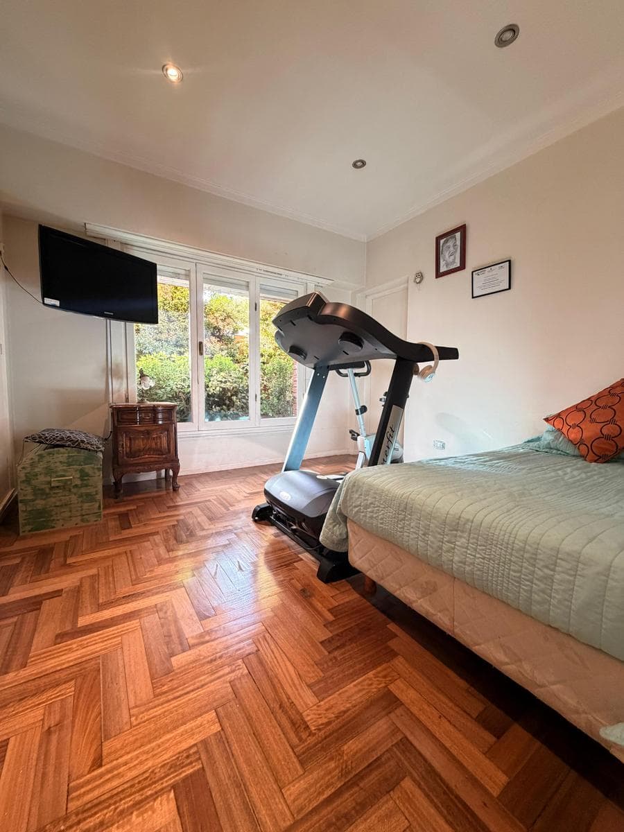 Casa en Divino Rostro 6 ambientes con quincho y piscina