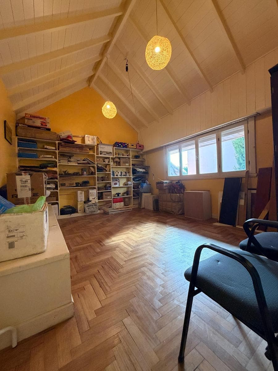 Casa en Divino Rostro 6 ambientes con quincho y piscina