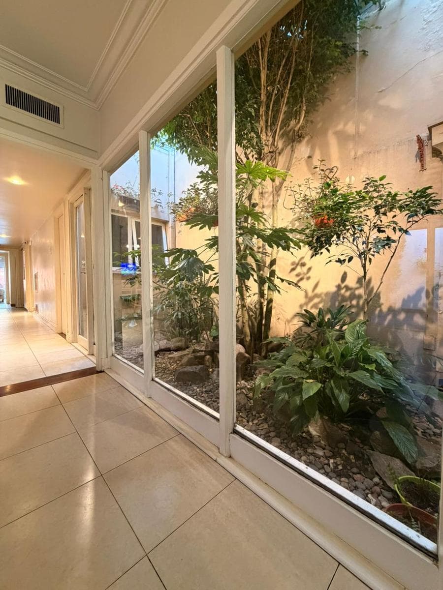 Casa en Divino Rostro 6 ambientes con quincho y piscina